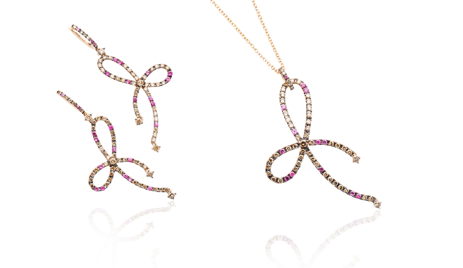 <p>Pendientes y colgante en oro rosa 18ktes con zafiros rosa, diamantes blancos y champagne</p>