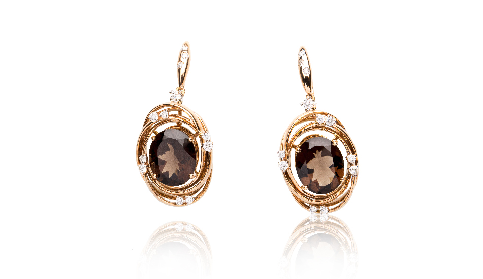 <p>Pendientes en oro rosa 18ktes con cuarzo fumè y diamantes</p>